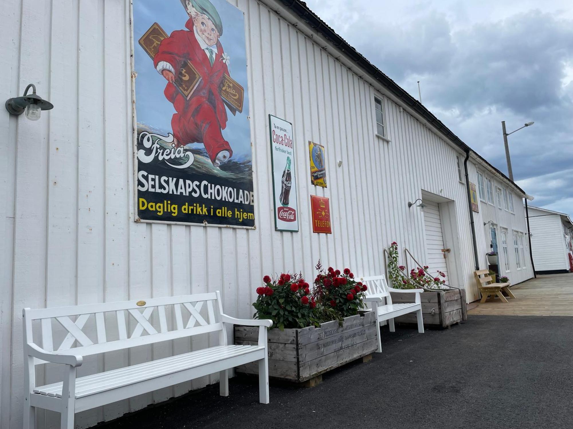 1. Etg I Dampskipsbrygga, Lodingen Havn Экстерьер фото