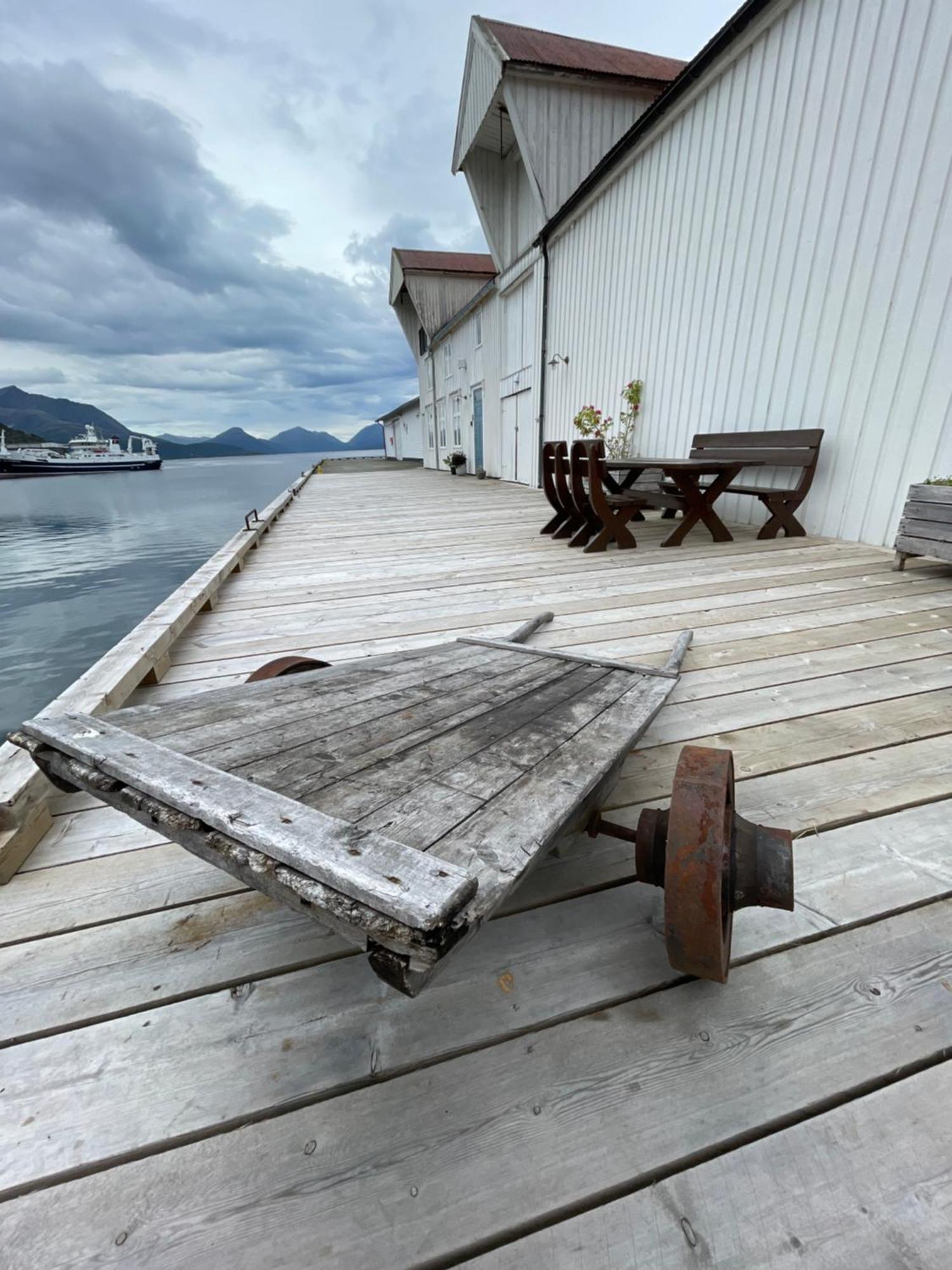 1. Etg I Dampskipsbrygga, Lodingen Havn Экстерьер фото