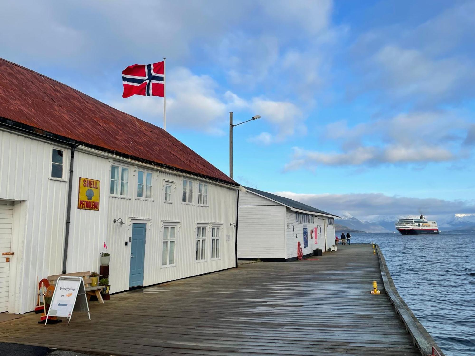 1. Etg I Dampskipsbrygga, Lodingen Havn Экстерьер фото