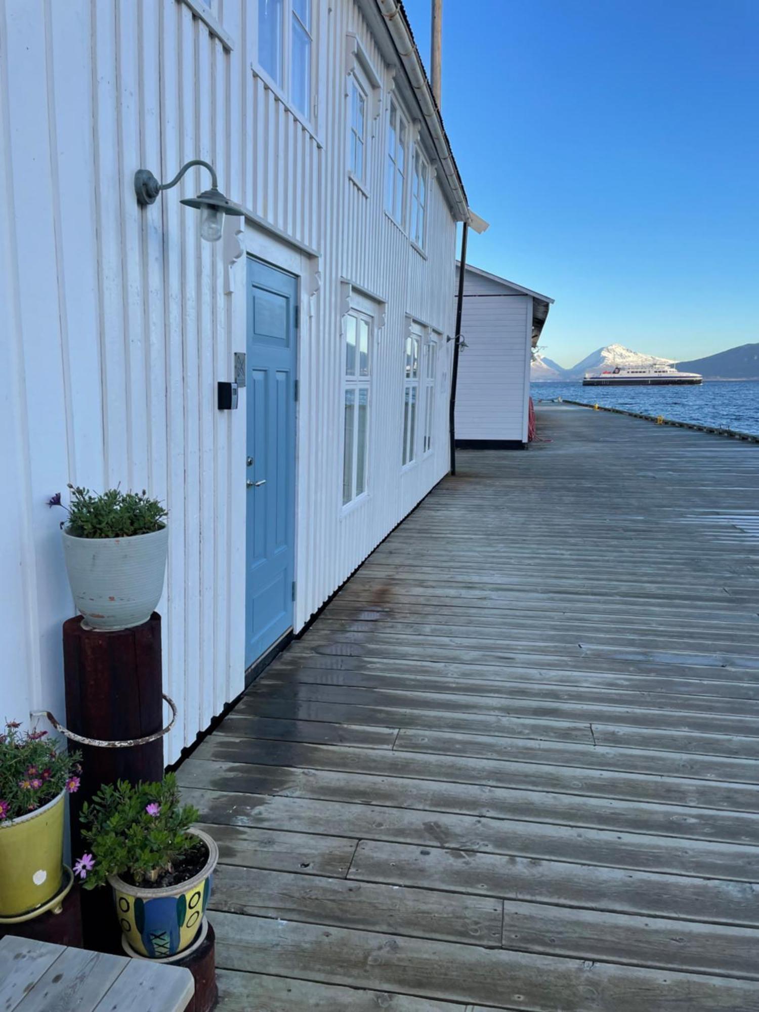 1. Etg I Dampskipsbrygga, Lodingen Havn Экстерьер фото