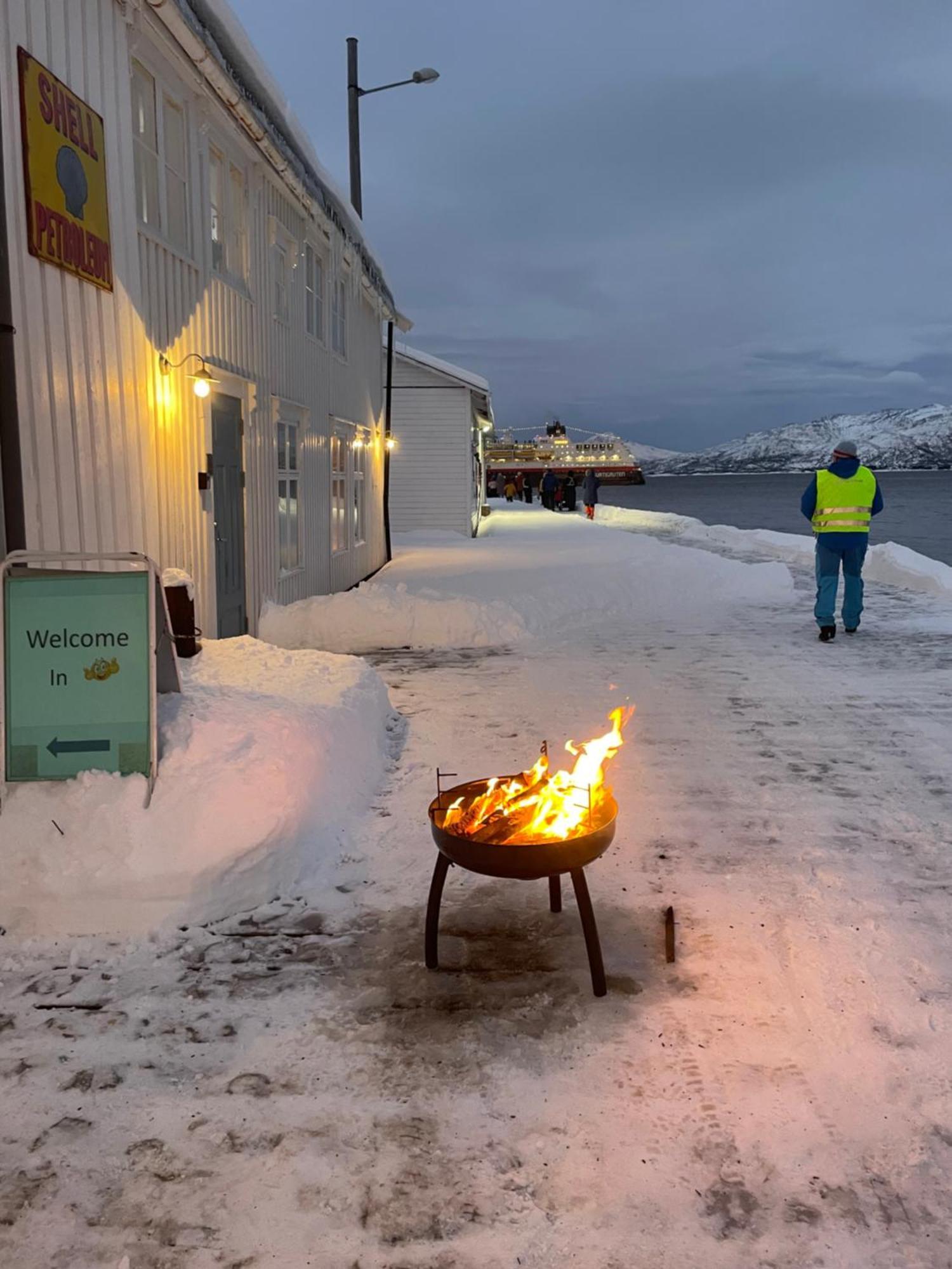 1. Etg I Dampskipsbrygga, Lodingen Havn Экстерьер фото
